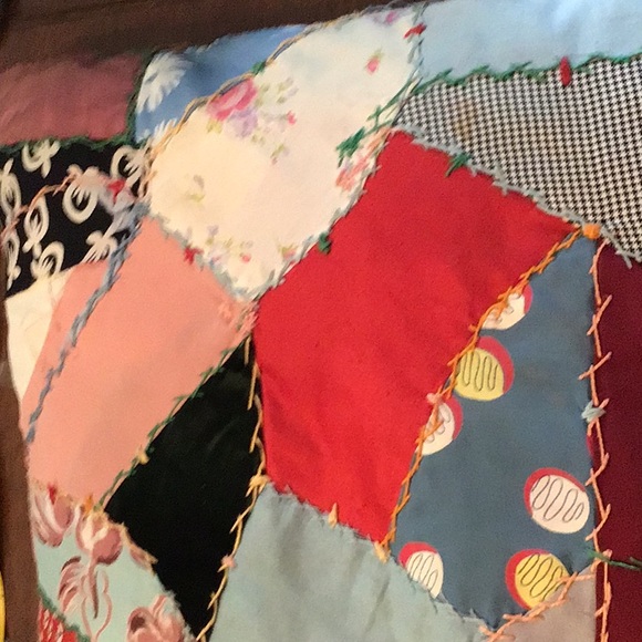 Vintage handmade patchwork accent pillow - Picture 11 of 11